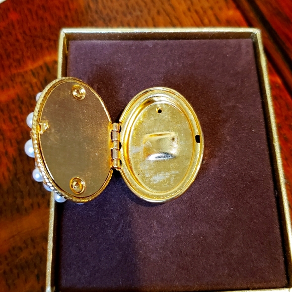 Avon Pearl Ring - Picture 2 of 4